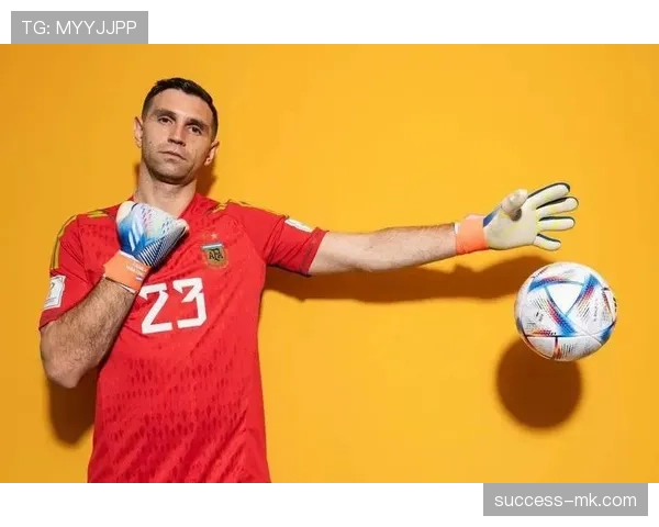 马丁内斯神勇扑点助阿根廷晋级,再度证明世界级门将实力 马丁内斯神勇扑点助阿根廷晋级,再度证明世界级门将实力