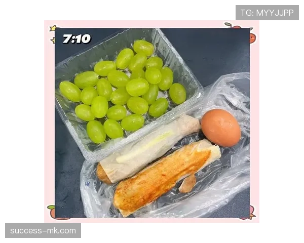 丁霞家的冰箱里居然塞满了能量胶和蛋白粉，连瓶可乐都找不到